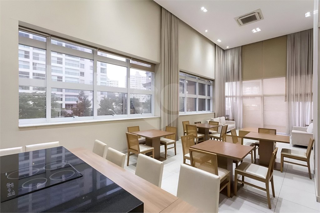 Apartamento à venda com 2 quartos, sendo 1 suíte,  em Vila Olímpia, São Paulo, SP