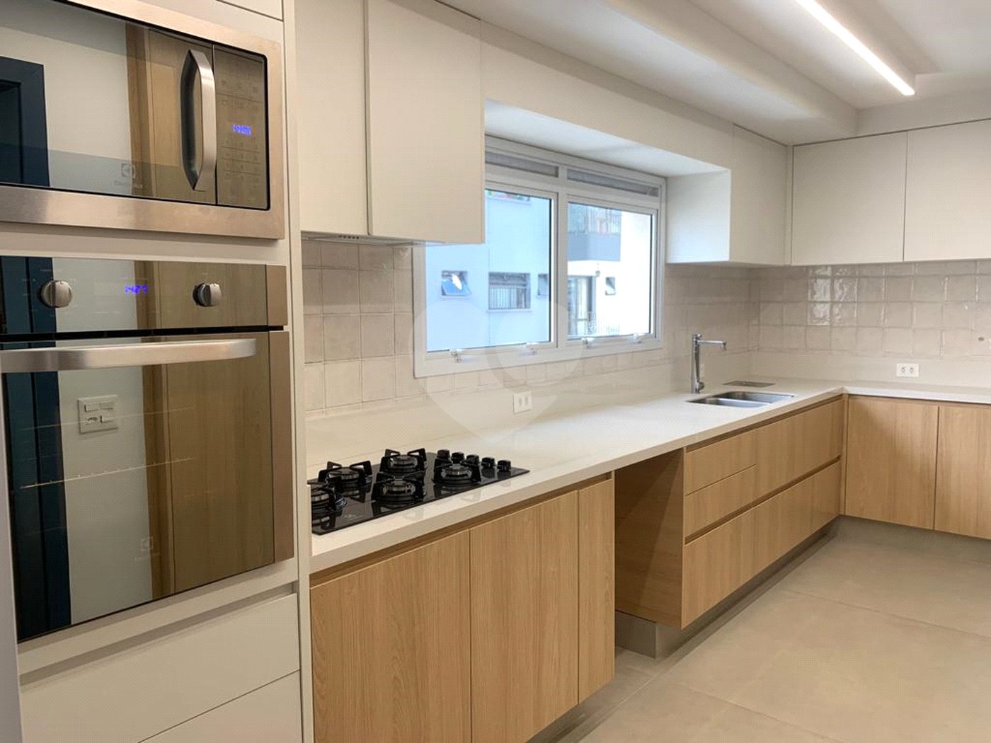 Apartamento à venda com 3 suítes em Indianópolis, São Paulo, SP