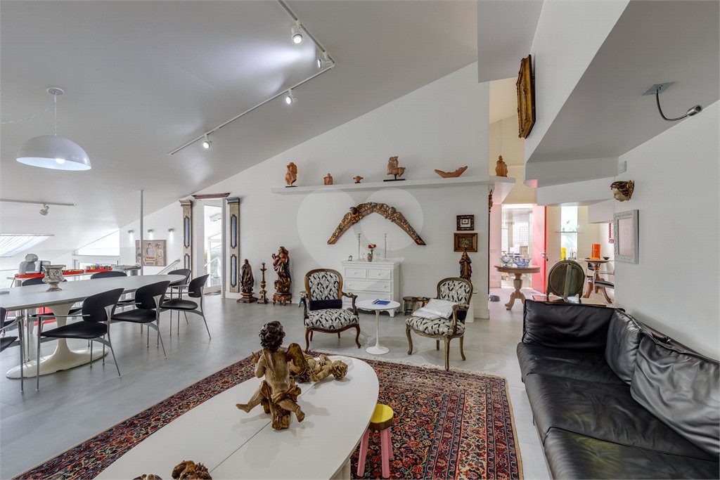 Casa à venda ou para alugar com 3 quartos, sendo 1 suíte,  no condomínio Chácara Flora, São Paulo - SP