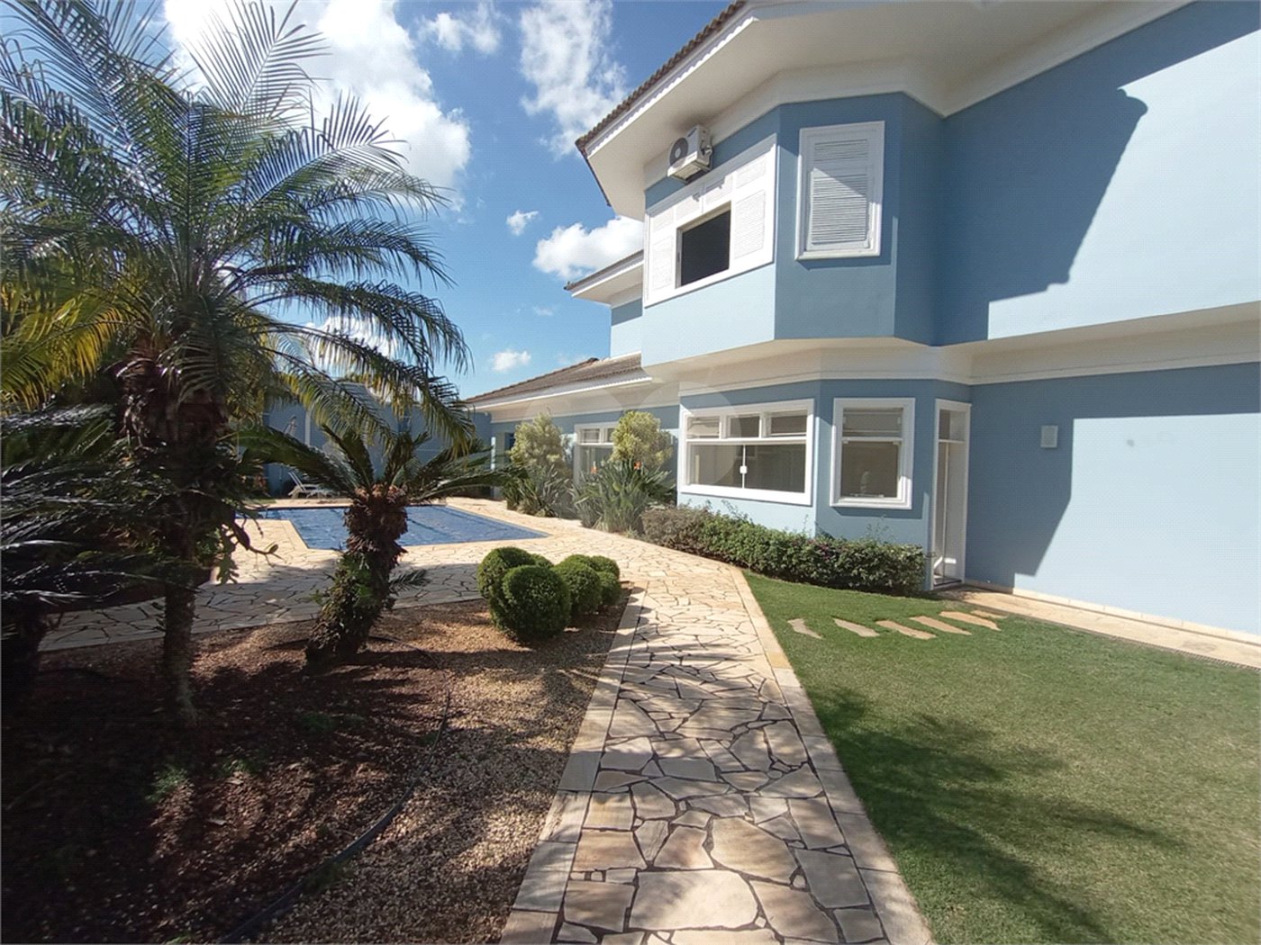 Casa à venda com 3 suítes em Vila Nastri, Itapetininga, SP