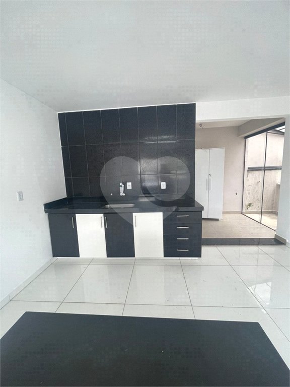 Sobrado à venda com 3 quartos, sendo 2 suítes,  em Vila Oliveira, Mogi das Cruzes, SP