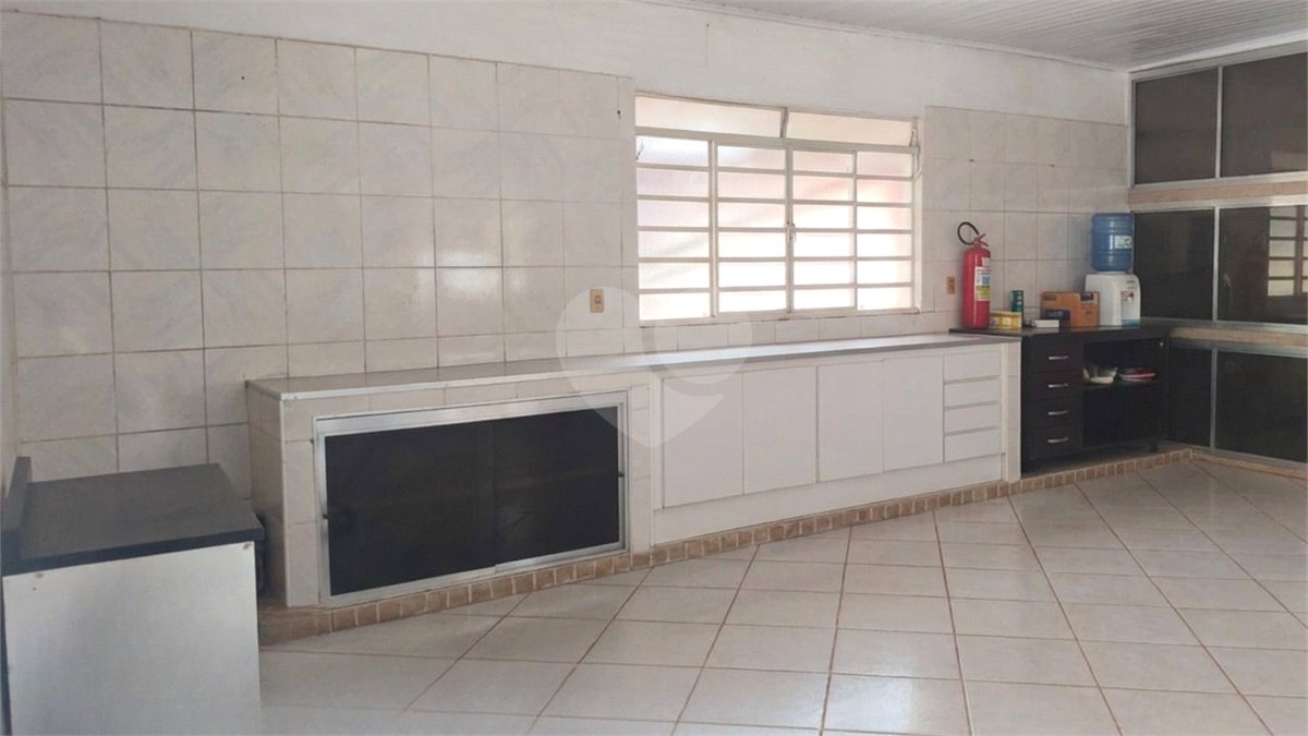 Chácara à venda com 4 quartos, sendo 1 suíte,  em Vale San Fernando, Itapetininga, SP