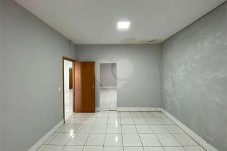 Sala para alugar em Vila Romanópolis, Ferraz de Vasconcelos, SP