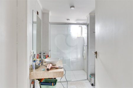 Apartamento à venda com 3 quartos, sendo 2 suítes, em Moema, São Paulo, SP