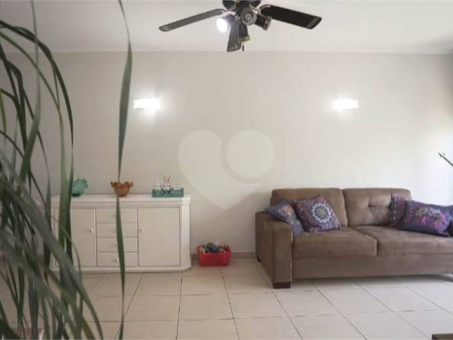 Casa à venda com 4 quartos, sendo 1 suíte,  em Jabaquara, São Paulo, SP