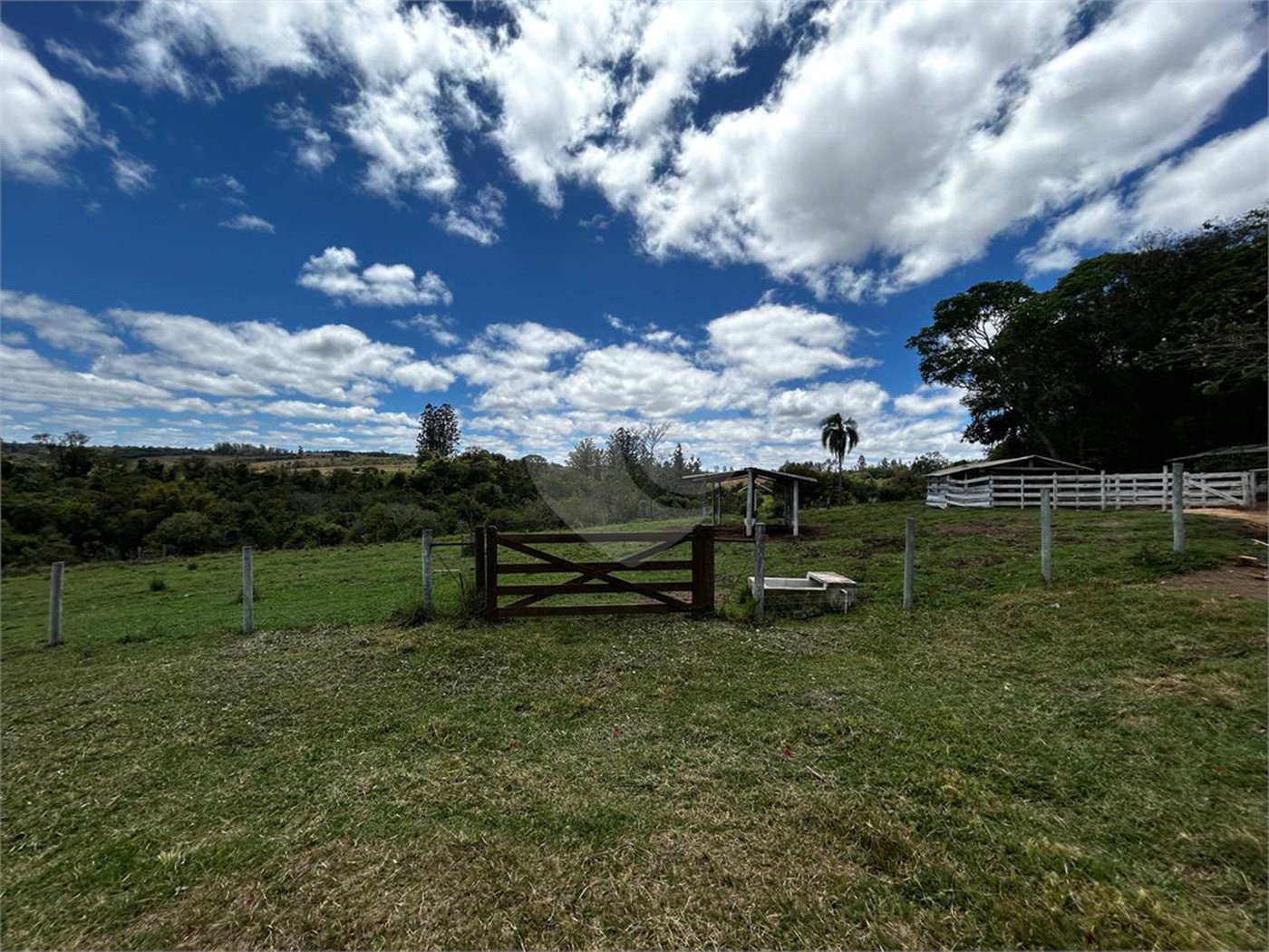 Sítio à venda com 2 quartos em Área Rural de Varginha, Itapetininga, SP