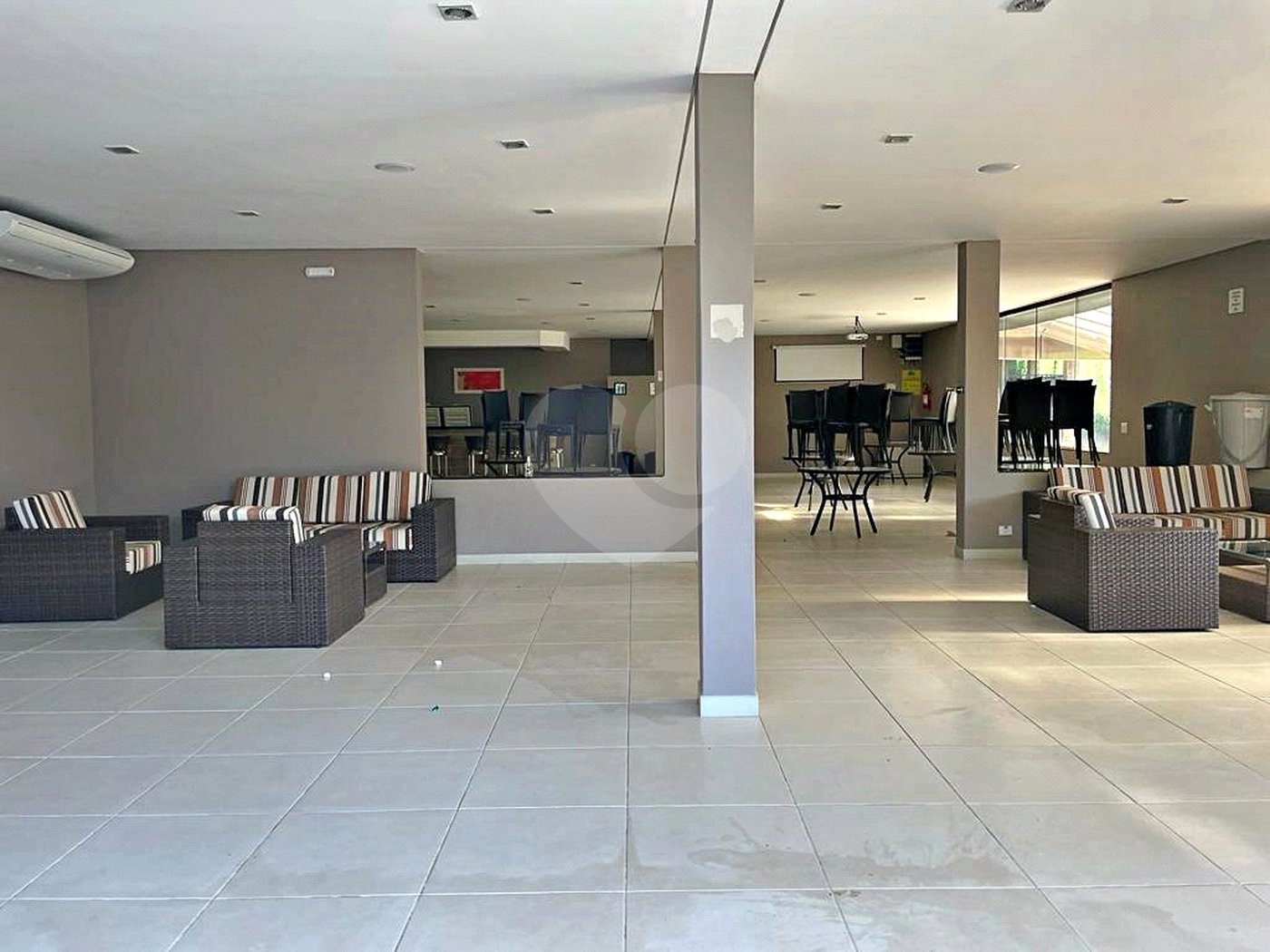 Casa à venda com 4 quartos, sendo 3 suítes,  no condomínio Terras de Santa Teresa, Itupeva - SP
