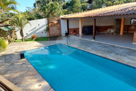 Casa à venda ou para alugar com 5 quartos, sendo 1 suíte, em Cumbari, Mairiporã, SP