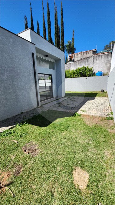 Casa para alugar com 3 quartos, sendo 1 suíte, no condomínio Chácaras Brasil, Atibaia - SP