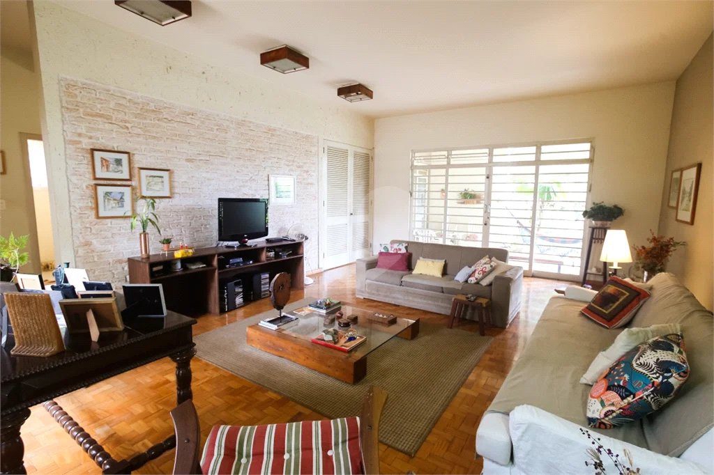 Casa à venda com excelente localização comercial
