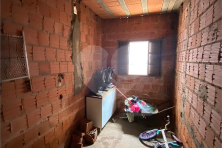 Casa Térrea com 1 dormitório.