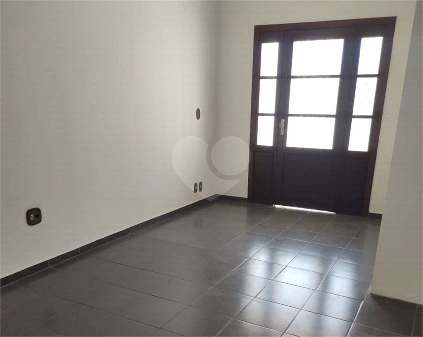 Sobrado à venda com 2 quartos, sendo 1 suíte, em Parque das Rosas, Itu, SP