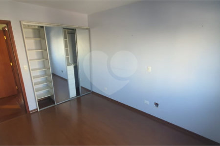 Apartamento à venda com 3 quartos, sendo 1 suíte, em Vila Paulicéia, São Paulo, SP