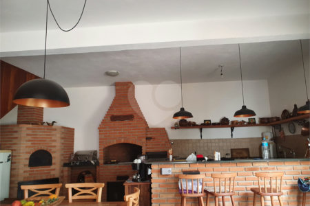 Casa à venda com 4 quartos, sendo 2 suítes,  em Mogi Moderno, Mogi das Cruzes, SP