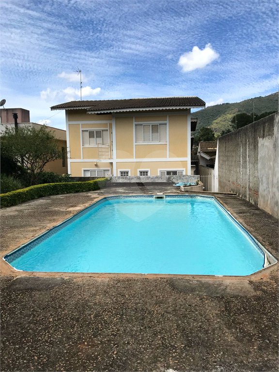 Casa à venda com 5 quartos, sendo 2 suítes,  em Jardim Maristela, Atibaia, SP