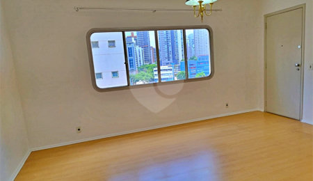 Apartamento à venda com 3 quartos, sendo 1 suíte,  em Vila Olímpia, São Paulo, SP