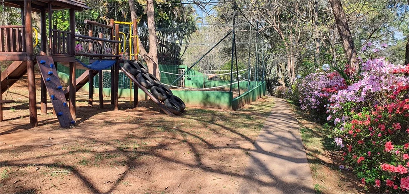 Casa à venda com 4 quartos, sendo 2 suítes, no condomínio Vila Panamericana, São Paulo - SP