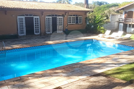 Chácara à venda com 5 quartos, sendo 3 suítes, em Parque Residencial Atibaia, Atibaia, SP