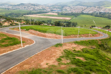 Terrenos a partir 300 metros em condomínio fechado e pronto para construir, aceita financiamento