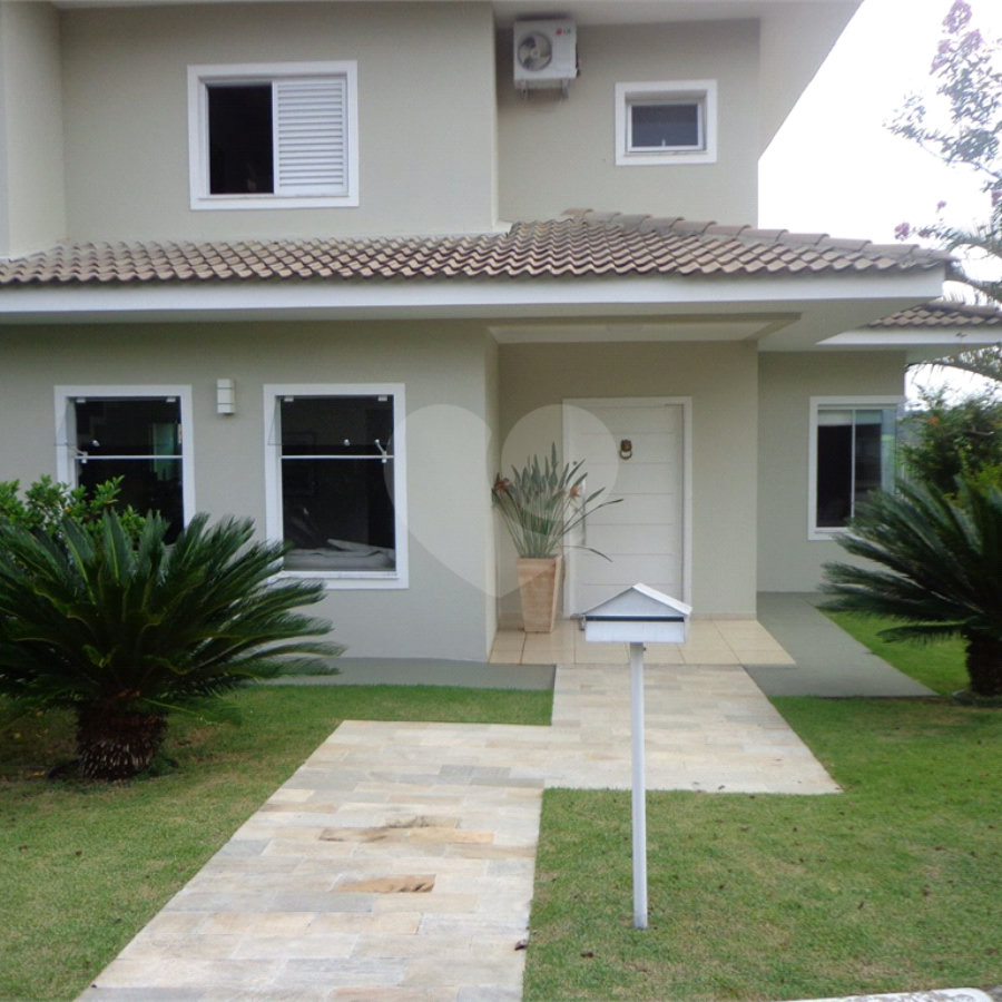 Casa à venda com 3 suítes no condomínio Terras de São Francisco, Vinhedo - SP