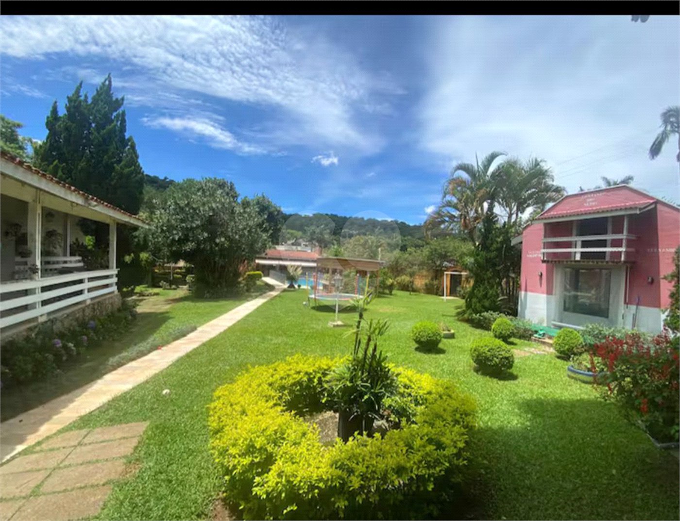 Casa à venda ou para alugar com 5 quartos, sendo 3 suítes, em Nova Gardênia, Atibaia, SP