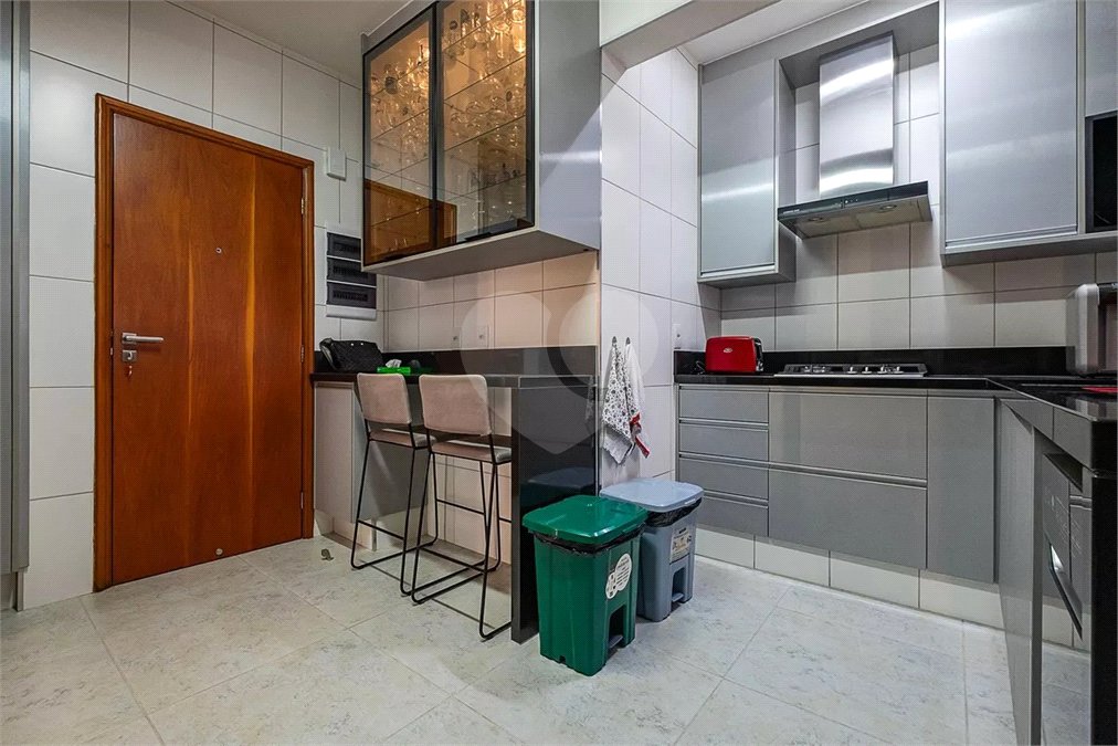 Apartamento à venda com 3 quartos, sendo 1 suíte, em Jardim das Bandeiras, São Paulo, SP