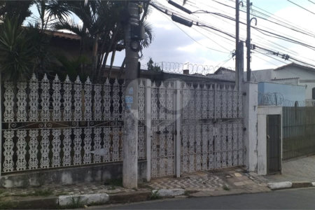 Casa à venda com 3 quartos, sendo 1 suíte,  no Centro, Poá, SP