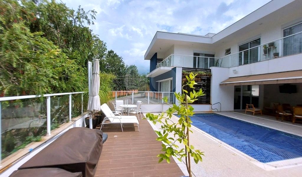 Casa à venda com 4 suítes no condomínio Belvedere II, Votorantim - SP