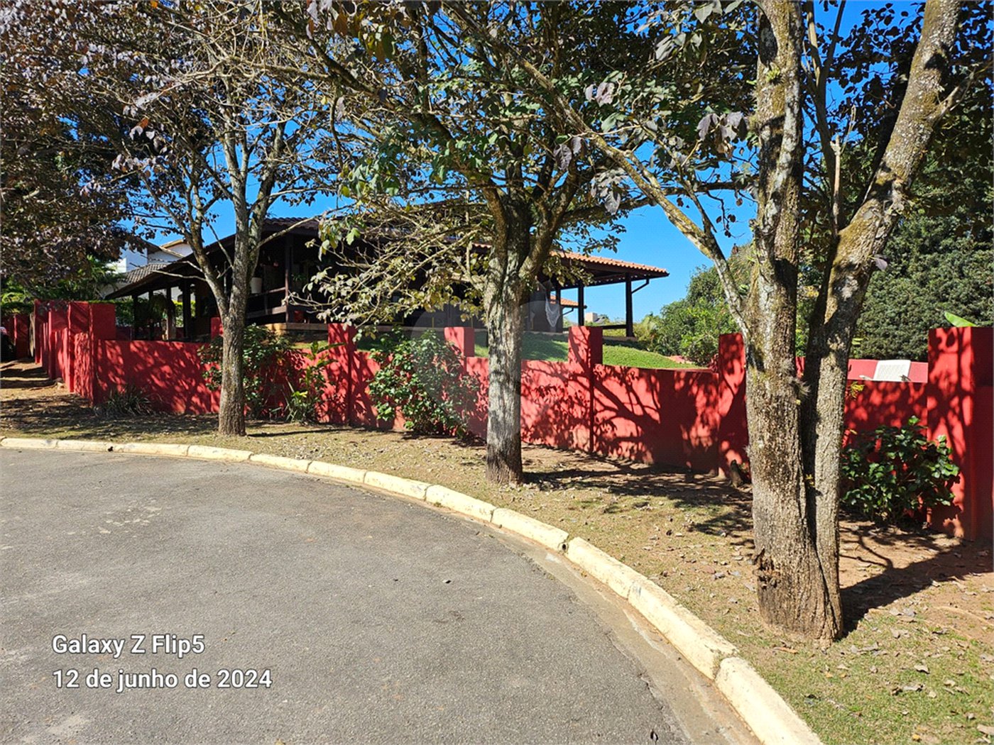 Casa à venda com 4 quartos, sendo 3 suítes, no condomínio Residncial Euroville, Carapicuíba - SP