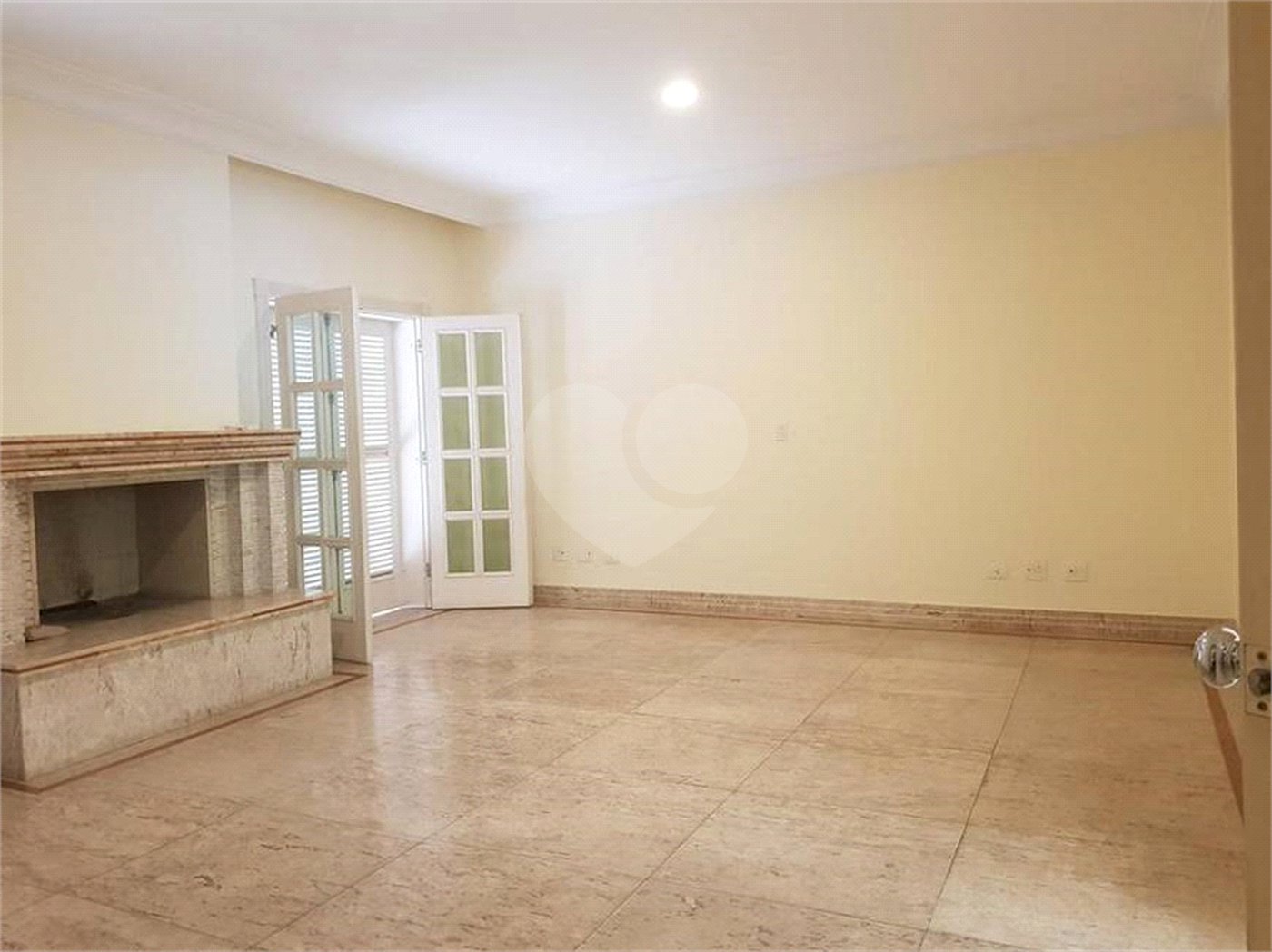 Casa à venda com 4 suítes no condomínio Vilaretto, São Paulo - SP