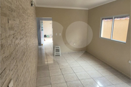 Sobrado à venda com 3 quartos, sendo 1 suíte, em Jardim Las Vegas, Santo André, SP
