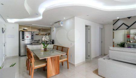Apartamento à venda com 3 quartos, sendo 1 suíte,  em Santo Amaro, São Paulo, SP