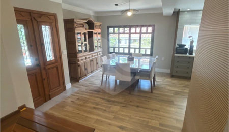 Casa à venda com 3 suítes no condomínio Braziliana, Valinhos - SP