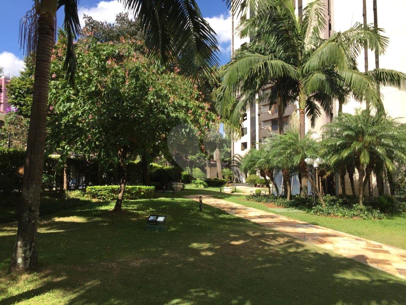 Apartamento à venda com 4 quartos, sendo 3 suítes, em Bosque da Saúde, São Paulo, SP