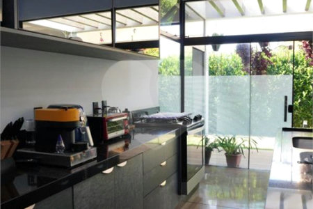 Casa à venda com 4 quartos, sendo 2 suítes, no condomínio Primavera, Salto - SP