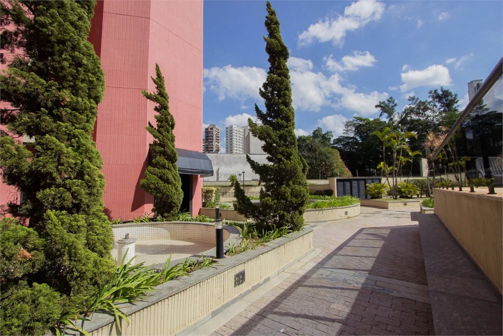 Apartamento à venda com 3 quartos, sendo 1 suíte, em Vila Andrade, São Paulo, SP