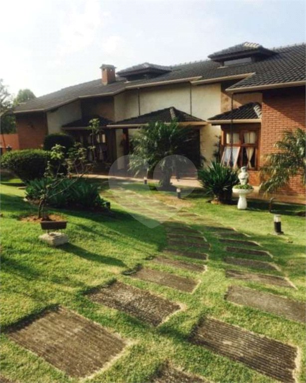Sobrado à venda com 5 quartos, sendo 2 suítes, em Seerra da Cantareira, Mairiporã, SP