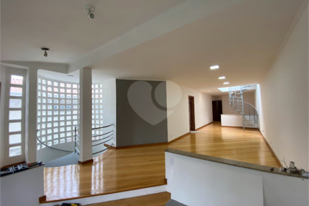 Sobrado à venda com 7 quartos, sendo 2 suítes, em Brooklin Paulista, São Paulo, SP