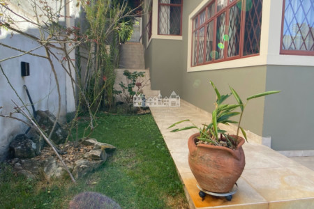 Casa à venda com 3 quartos, sendo 1 suíte, com vista deslumbrante em Recreio Maristela, Atibaia