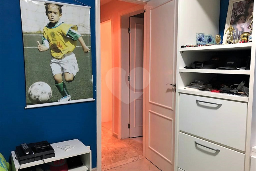 Casa à venda com 3 quartos, sendo 1 suíte, no condomínio Res Vista Verde, São Paulo - SP