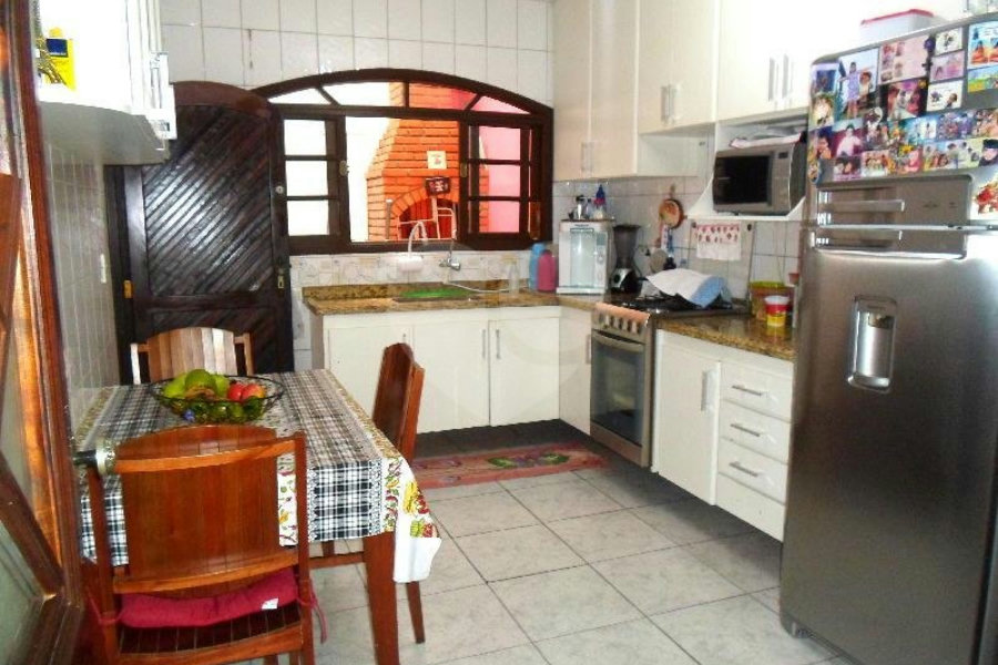Sobrado à venda com 3 suítes em Vila Galvão, Guarulhos, SP