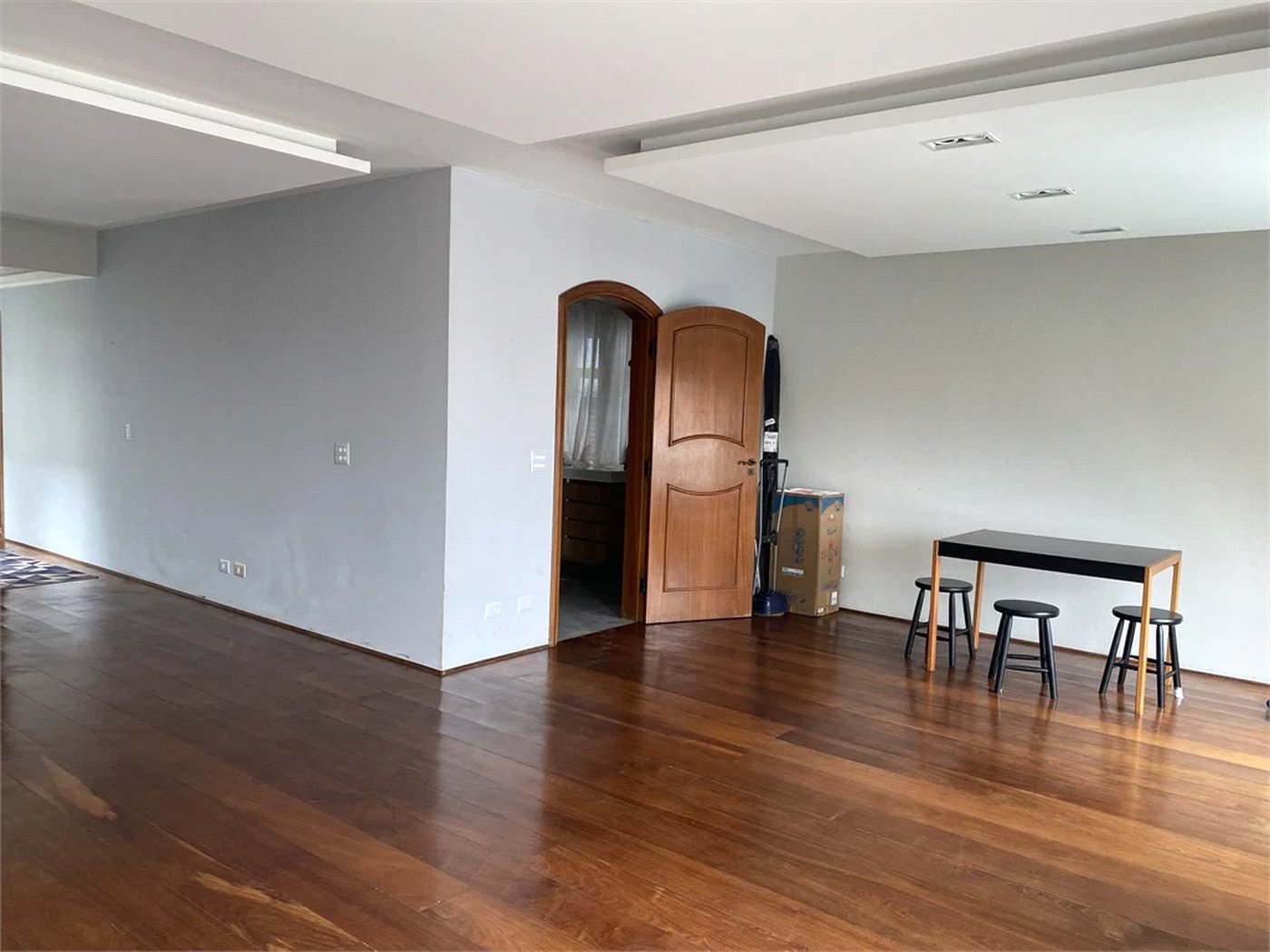 Casa à venda com 3 suítes em Jardim Leonor, São Paulo, SP