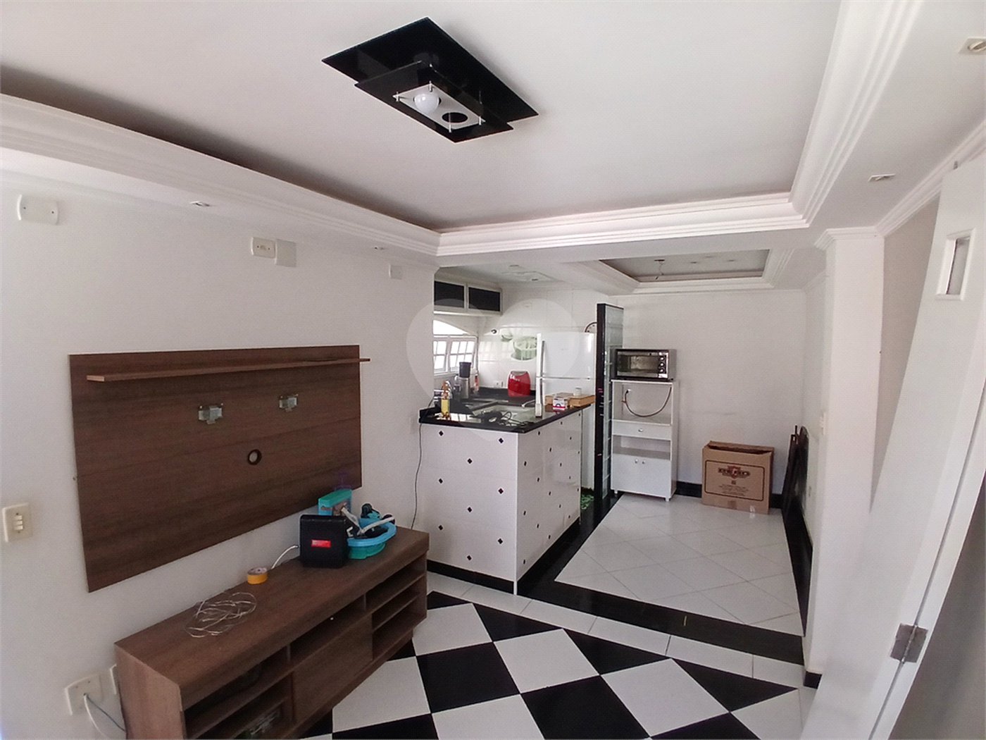 Sobrado à venda com 8 quartos, sendo 2 suítes, em Tremembé, São Paulo, SP