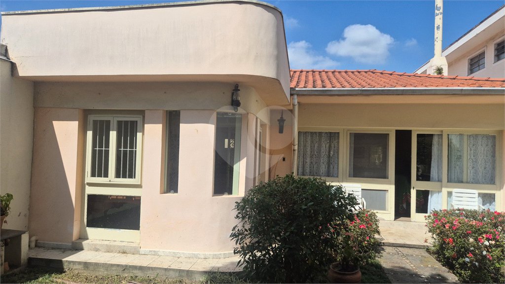 Casa à venda com 4 quartos, sendo 3 suítes,  no condomínio Chácara das Rosas, São Paulo - SP