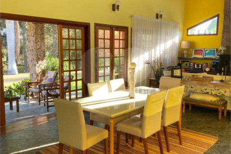 Casa à venda com 4 quartos, sendo 2 suítes, no condomínio Monte Belo, Salto - SP
