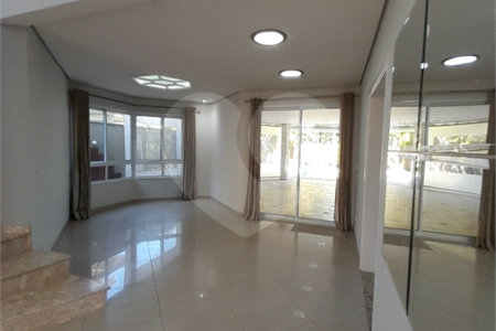 Casa à venda com 4 quartos, sendo 3 suítes, no condomínio Residencial Terras de Vinhedo, Vinhedo - SP