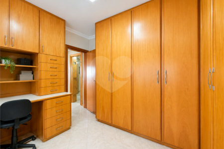 Apartamento de 184 m² em andar alto com 4 dormitórios e 3 vagas em Perdizes