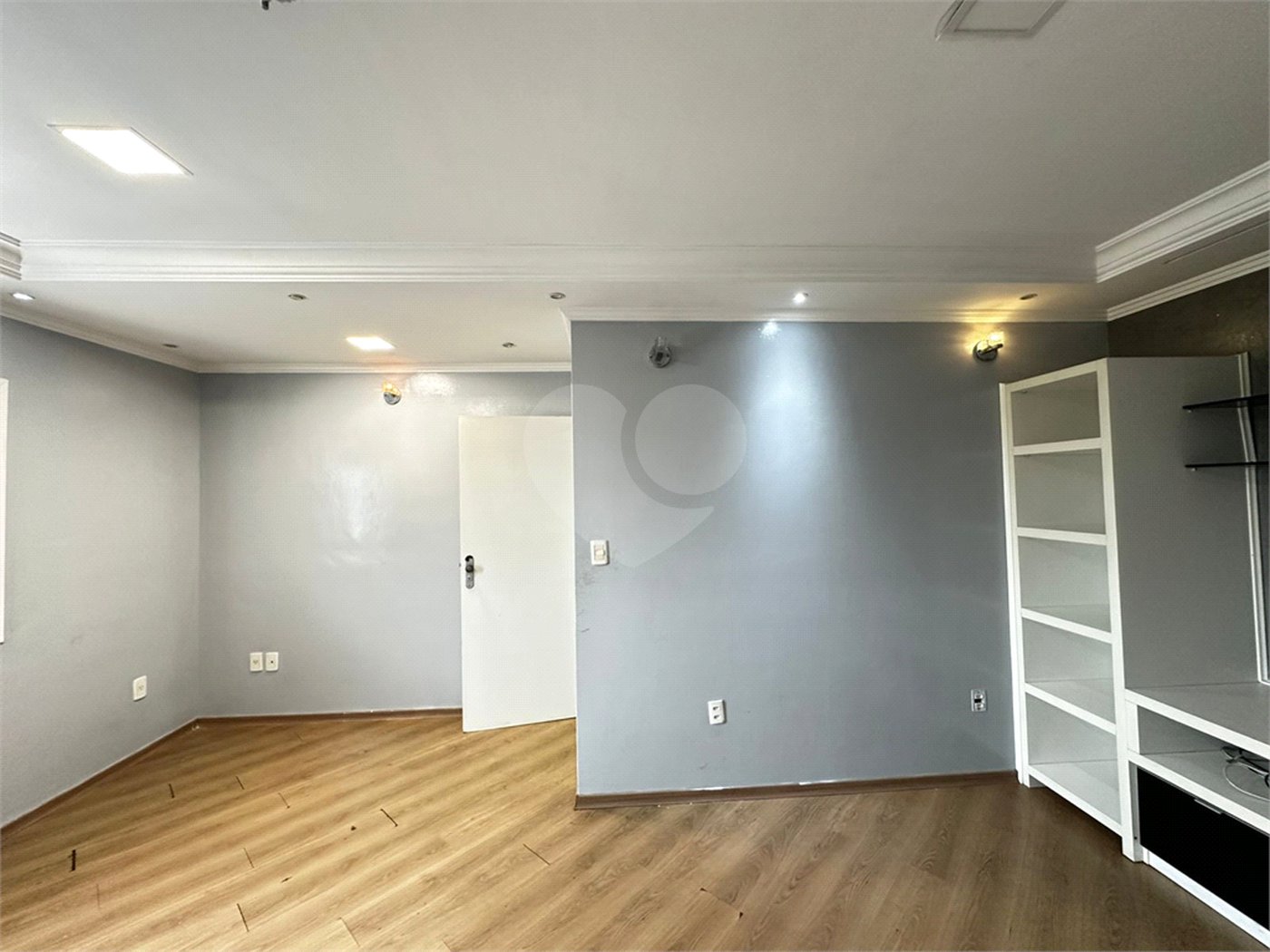 Sobrado à venda com 4 quartos, sendo 3 suítes,  em Vila Áurea, Poá, SP