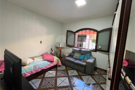 Casa à venda com 4 quartos, sendo 2 suítes, em Vila Rosália, Guarulhos, SP