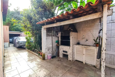 Sobrado à venda com 4 quartos, sendo 2 suítes, em Jardim Morumbi, São Paulo, SP